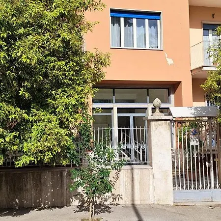 An A L With Shared Bathroom * Caserta