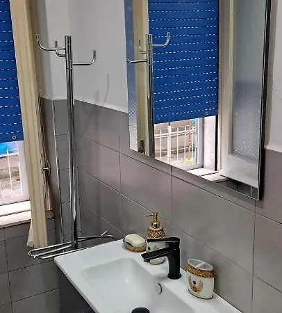 An A L With Shared Bathroom Kwatera prywatna Caserta